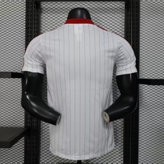 Áo Thun MU 2025 ( Terrace Trắng Đỏ )