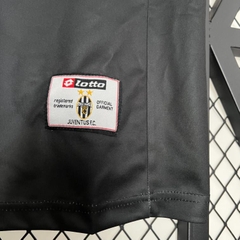 Retro Juventus 2001/2002 ( Sân Khách )
