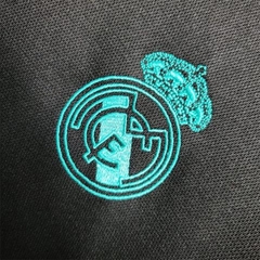 Retro Real Madrid 2017/2018 Tay Dài ( Sân Khách Đen )