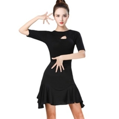 Chân Váy Xoè Dưới Chân