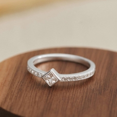 Nhẫn Bạc 925 Đá Hình Thoi Đính Đá Viền Lấp Lánh - VCR517