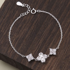Lắc Tay Bạc 925 Cỏ 4 Lá Chạm Khắc Sang Trọng Đính Đá - VCB520