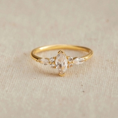 Nhẫn Bạc 925 Đá Hạt Thóc Đính Đá Viền Lấp Lánh - VCR516