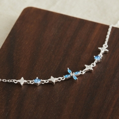 Quà Tặng 8/3 Lắc Tay Bạc 925 Cỏ 4 Lá Xen Kẽ Đính Đá Màu Xanh Blue - VCB513