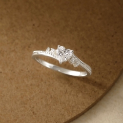 Quà Tặng 8/3 Nhẫn Bạc 925 Xoắn Đá Chủ Trái Tim Đính Đá Lấp Lánh	- VCR44