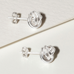 (1 Cái) Hoa Tai Bạc 925 Dáng Nụ Sợi Kết Nối Knot - VUE501