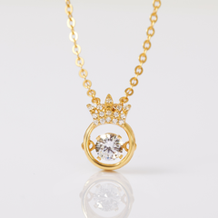 Dây Chuyền Vàng 10K Vương Miện Đá Nhảy Hàn Quốc Đính Kim Cương Moissanite Cao Cấp My Queen - Mặt Tròn Vương Miện - VYN13V