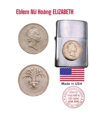 Miếng dán Eblem trang trí Zippo Mỹ chủ đề Nữ Hoàng Elizabeth sản xuất 1985, Chuẩn Zin Mỹ