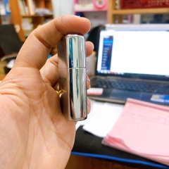 Bật lửa Zippo Mỹ, chữ xéo- mộc ngược, Khắc ăn mòn đổ sơn chủ đề WILSON OXYGEN, sản xuất 1975 Hàng chính hãng