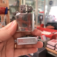 Bật lửa Zippo Mỹ  regular street chrome Eblem Bò Cạp Solid Brass đồng nguyên chất, Hàng chính hãng