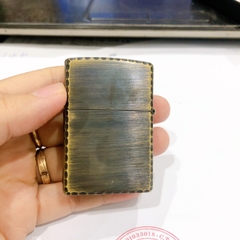 Bật lửa Zippo Mỹ gõ búa viền cạnh, eblem Marlboro, chất liệu đồng nguyên chất, Hàng chính hãng
