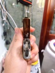 Bật Lửa, Hộp quẹt Zippo trơn màu Vàng Bóng, Vỏ bằng đồng ruột thép không gỉ có tem đỏ