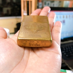 Bật lửa Zippo Mỹ Brass khắc ăn mòn FISNERMAN'S WMARF, mộc ngược ngược, sản xuất 1995