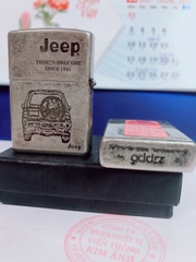 Bật lửa Zippo khắc ăn mòn xe Jeep màu Bạc loại giả cổ, có tem đỏ