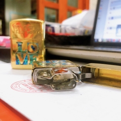 Bật lửa, hộp quẹt Zippo Armor vỏ dầy khắc ăn mòn cẩn xà cừ LOVE, hàng loại 1 vỏ đồng có tem đỏ