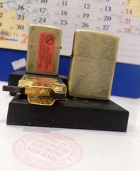 {La mã }  Bật Lửa Zippo Màu Vàng Loại Giả Cổ, Mộc la mã, Vỏ bằng đồng ruột thép không gỉ Có tem đỏ