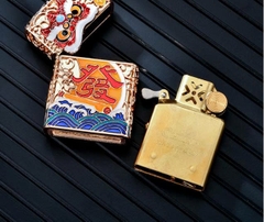 Bật lửa, hộp quẹt CHIEF chính hãng chủ đề Khảm men Lion Lucky Cat, hàng chính hãng vỏ bằng đồng càng dùng càng sáng
