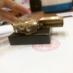 Bật lửa Zippo Mỹ  Brushed Brass  Eblem Đầu Bò Solid Brass đồng nguyên chất, Hàng chính hãng