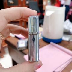 Bật lửa Zippo Mỹ  Chrome xước ngang, Khắc ăn mòn Zippo Windproof Lighter, sản xuất 1991, chữ xéo, mộc ngược, Chính hãng