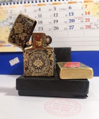 BẬT LỬA ZIPPO KHẮC CHÌM 5 MẶT BIỂU TƯỢNG HOA KHAI PHÚ QUÝ MÀU VÀNG