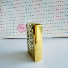 BẬT LỬA ZIPPO MỸ CHU NIÊN BRASS ĐỒNG, KHẮC ĂN MÒN HOA VĂN Ý 2 MẶT - CHU NIÊN 32-91