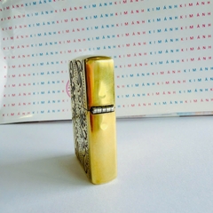 BẬT LỬA ZIPPO MỸ CHU NIÊN BRASS ĐỒNG, KHẮC ĂN MÒN HOA VĂN Ý 2 MẶT - CHU NIÊN 32-91
