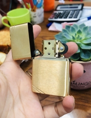 Bật lửa ZIPPO MỸ Vintage Brushed Brass,BẢN CHẠT GÓC- ĐẦU BẰNG - ĐÍT BẰNG, Cam kết hàng chính hãng có giấy nhập khẩu