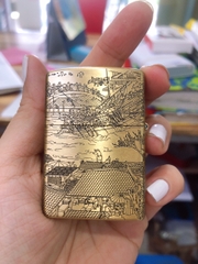 Bật Lửa Zippo Khắc Chìm 5 mặt Mẫu Thanh Minh Thượng Hà Đồ- Màu Vàng Ruột Trắng, Vỏ đồng có tem đỏ