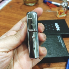 Bật lửa Zippo Mỹ chrome brushed khắc ăn mòn đổ sơn màu đen đỏ đẹp mắt , Hàng chính hãng