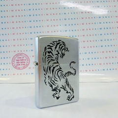 Bật lửa Zippo Mỹ Khắc Ăn Mòn Đổ Sơn Chúa Sơn Lâm, Hàng Chính Hãng Có Giấy Nhập Khẩu Gửi Kèm Theo Đơn Hàng