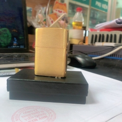 Bật lửa Zippo Mỹ TTẨU Brass xước ngang, sản xuất 2022, Hàng chính hãng nhập Mỹ