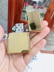 Bật Lửa, Hộp quẹt Zippo trơn màu Vàng Bóng, Vỏ bằng đồng ruột thép không gỉ có tem đỏ