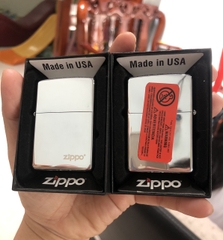La Mã - Bật Lửa Zippo Màu Trắng Bạc Loại Trơn Bóng, Mộc La Mã, Vỏ bằng đồng ruột thép không gỉ, có tem đỏ