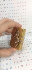 Miếng dán Eblem trang trí Zippo chủ đề Chiến Mã chất liệu hợp kim nhôm, hàng chuẩn zin nhập Mỹ