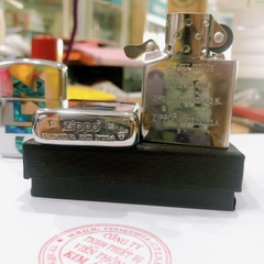 Hộp quẹt, bật lửa Zippo Armor vỏ dầy khắc ăn mòn khảm xà cừ chữ ZIP, Vỏ bằng đồng có tem đỏ