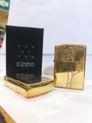 Bật lửa Zippo Armor vỏ dầy, khắc chìm mẫu Cô Gái Gió (màu vàng ) loại trơn bóng, Hàng loại 1 vỏ bằng đồng có em đỏ