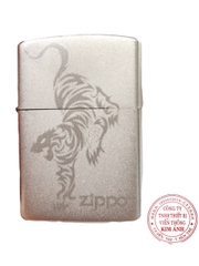 Bật Lửa, hộp quẹt Zippo chủ đề Hổ Bạc Nhám Satin , Vỏ bằng đồng có tem đỏ