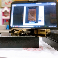 Bật lửa Zippo MỸ ARMOR BRASS đồng, khắc chạm bằng mũi kim cương, Hàng chính hãng