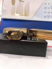 Bật lửa Zippo Mỹ  Brushed Brass Khắc ăn mòn chủ đề Sư Tử Mắt Hoa, mã 204B, Hàng chính hãng