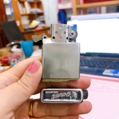 Bật lửa Zippo Mỹ, chữ xéo- mộc ngược, Khắc ăn mòn đổ sơn chủ đề Nhà Ga Xe Lửa, sản xuất 1958, Hàng chính hãng