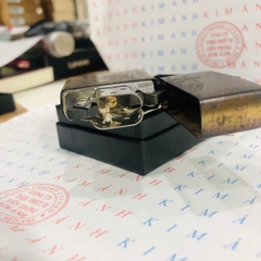 Hộp quẹt, bật lửa Zippo Mỹ Brass đồng, chủ đề Thổ Dân Da Đỏ và Chó Sói, Hàng chính hãng nhập Mỹ