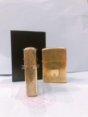 Hộp quẹt, bật lửa Zippo Armor vỏ dầy, khắc chìm chủ đề Zippo Và Ngọn Lửa Nhỏ, Hàng loại 1 vỏ bằng đồng có tem đỏ
