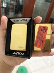 La Mã - Bật Lửa Zippo Màu Vàng Loại Trơn Bóng, Mộc La Mã, Vỏ bằng đồng ruột thép có tem đỏ