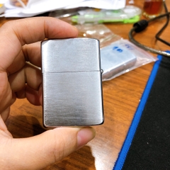 Bật lửa Zippo Mỹ Chrome xước ngang, mộc đáy ngược, chữ xéo, sản xuất 1985, Hàng chính hãng