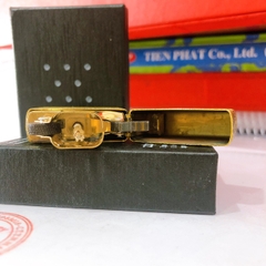 Bật lửa Zippo khắc ăn mòn Game Of Thrones Ngàn Kím, Vỏ bằng đồng có tem đỏ ăn mòn