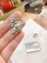 Miếng dán Eblem trang trí Zippo Mỹ chủ đề Thổ Dân và Chó Sói chất liệu bạc 925, Chuẩn Zin sản xuất Mexico