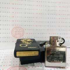 Bật lửa Zippo Mỹ chủ đề Con Rồng Bay Black Crackle, hàng chính hãng có giấy nhập khẩu gửi kèm theo đơn hàng