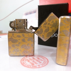 Bật lửa Zippo Satin khắc ăn mòn Rồng phun châu, Vỏ bằng đồng có tem đỏ