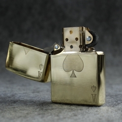 Bật lửa Zippo Mỹ Treasure 204B Chủ Bài Át Bích, Cam kết hàng chính hãng có giấy Hải quan gửi kèm đơn hàng