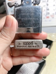 BẬT LỬA ZIPPO KHẮC CHÌM MẪU WINDY GIRL, MÀU BẠC, LOẠI GIẢ CỔ